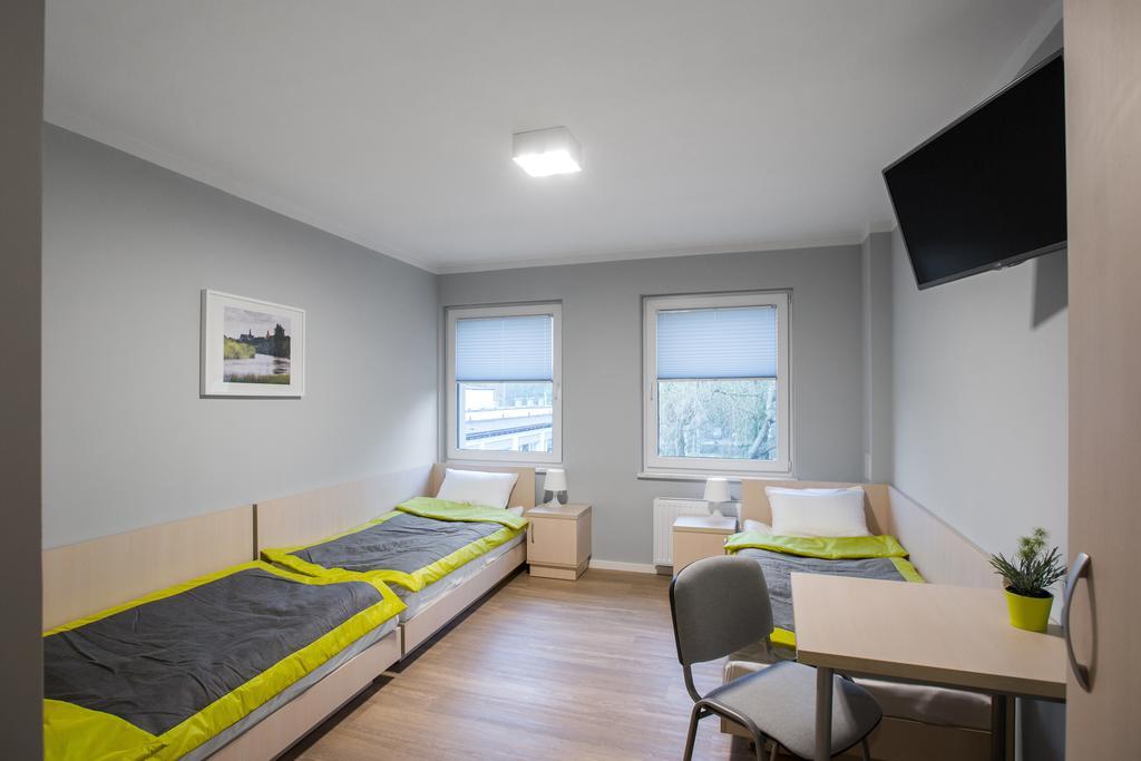 Inwest Osrodek Szkoleniowo-Wypoczynkowy Hotel Смардзевице Стая снимка