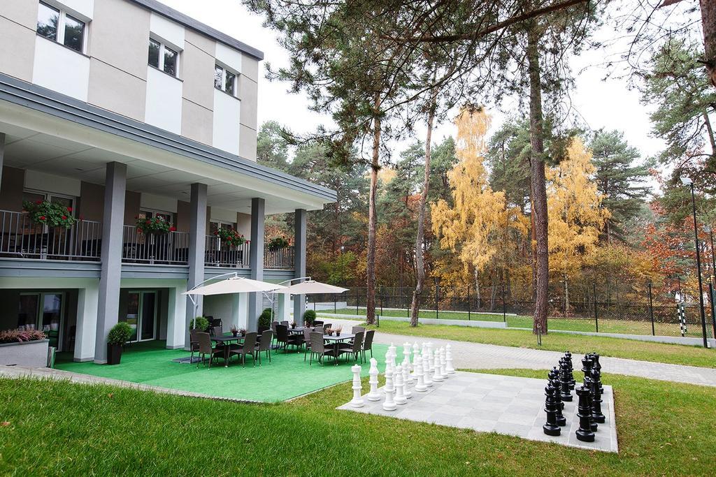 Inwest Osrodek Szkoleniowo-Wypoczynkowy Hotel Смардзевице Екстериор снимка