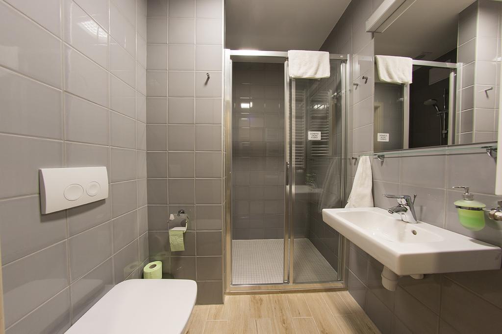 Inwest Osrodek Szkoleniowo-Wypoczynkowy Hotel Смардзевице Екстериор снимка